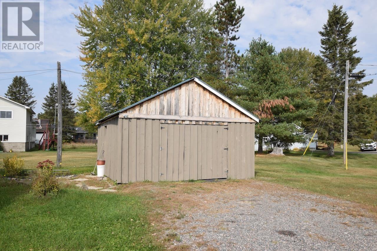 23 Main St, Iron Bridge, ON - Outdoor