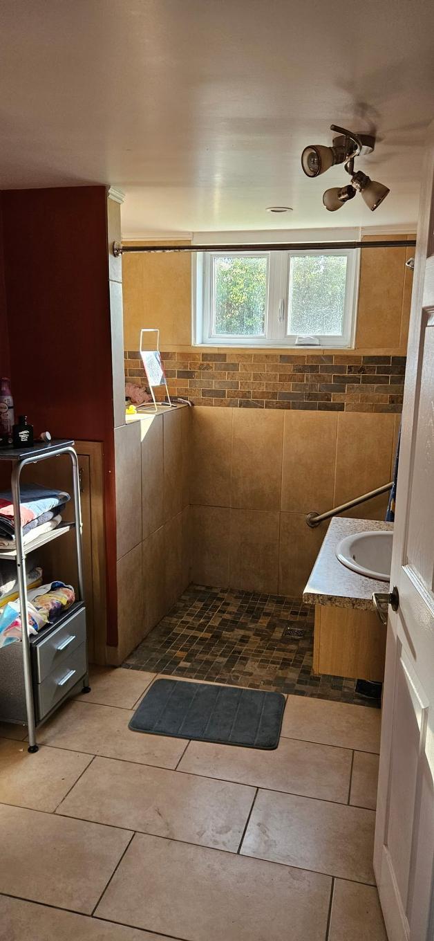 Bathroom - 62 Rue Paradis, Saint-Raphaël, QC - Indoor