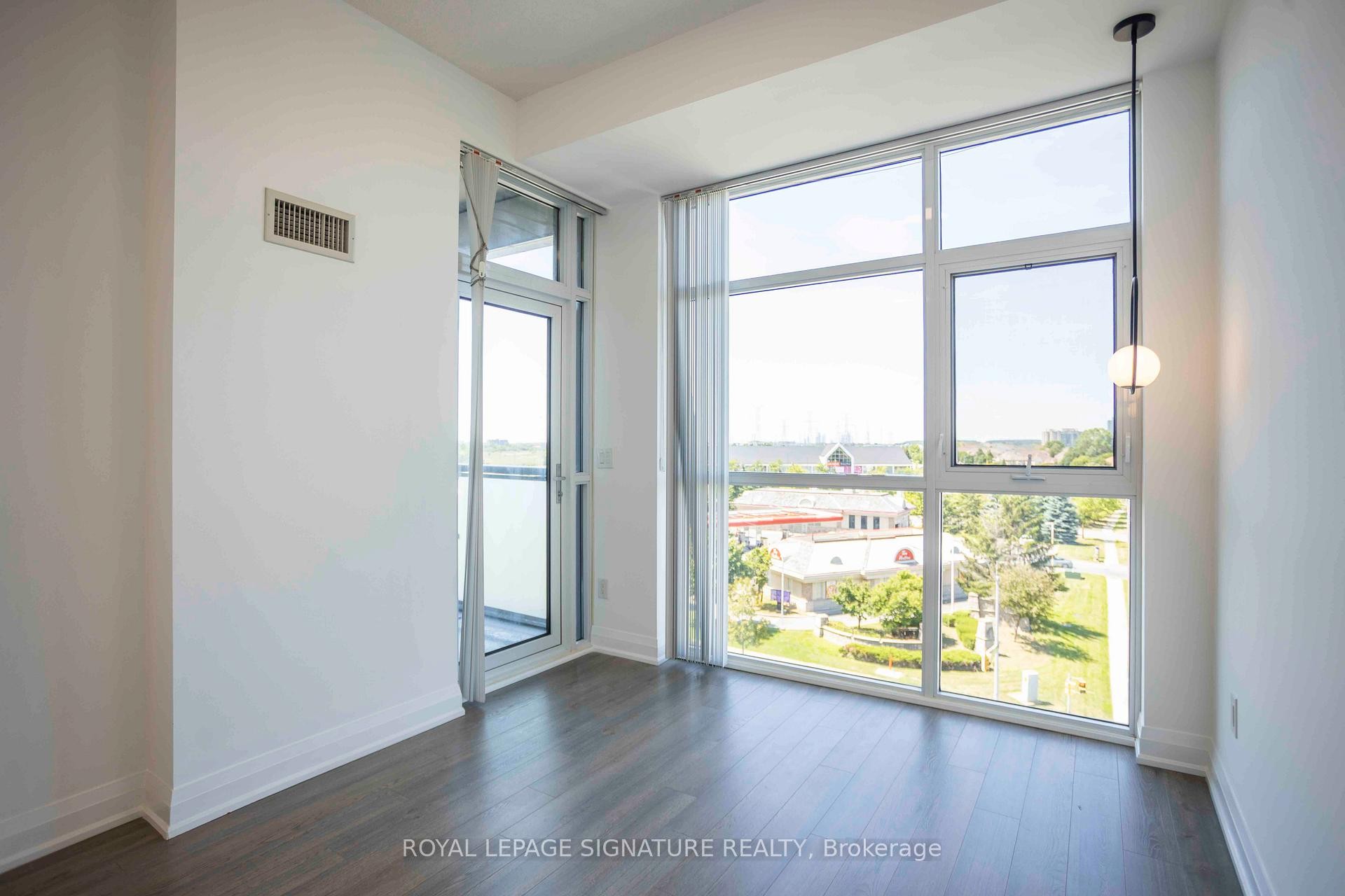 613-8763 Bayview Avenue, Richmond Hill, ON - Indoor Photo Showing Other Room