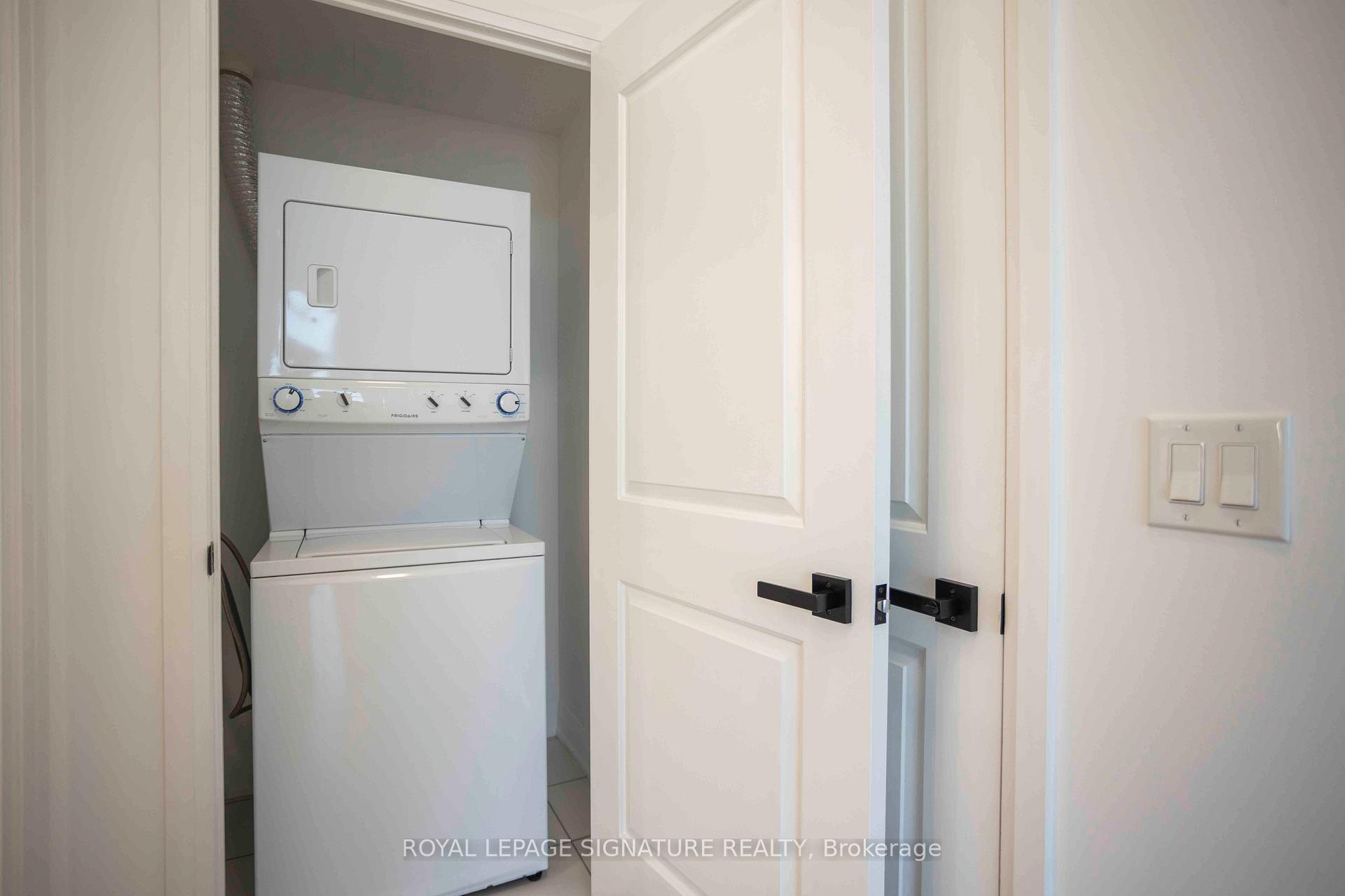 613-8763 Bayview Avenue, Richmond Hill, ON - Indoor Photo Showing Laundry Room