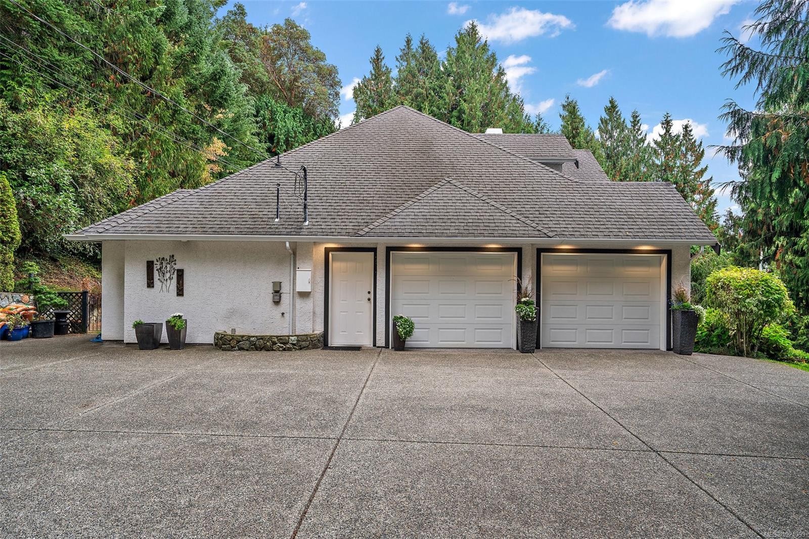 11327 Nitinat Rd, North Saanich, BC