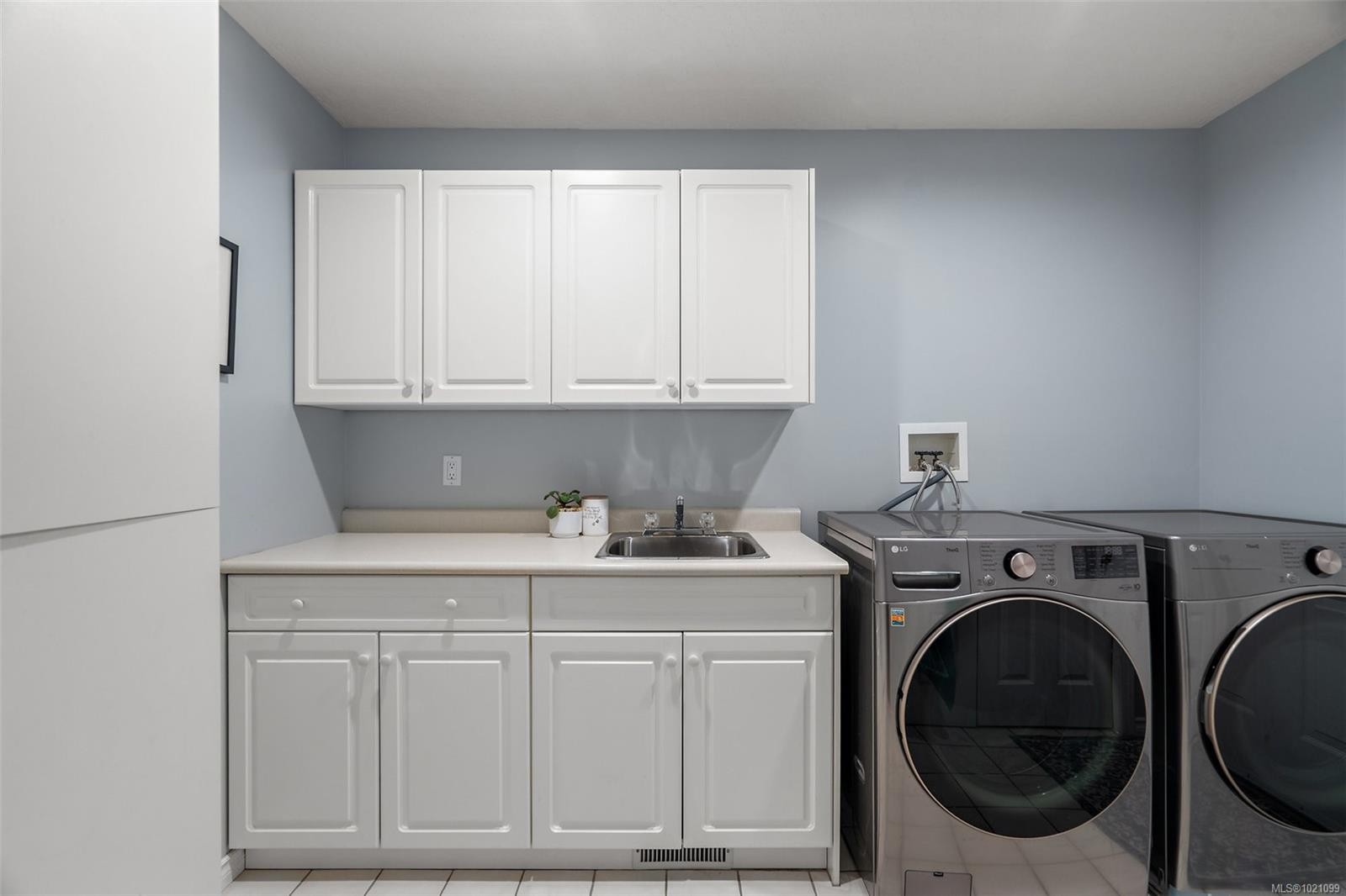 11327 Nitinat Rd, North Saanich, BC