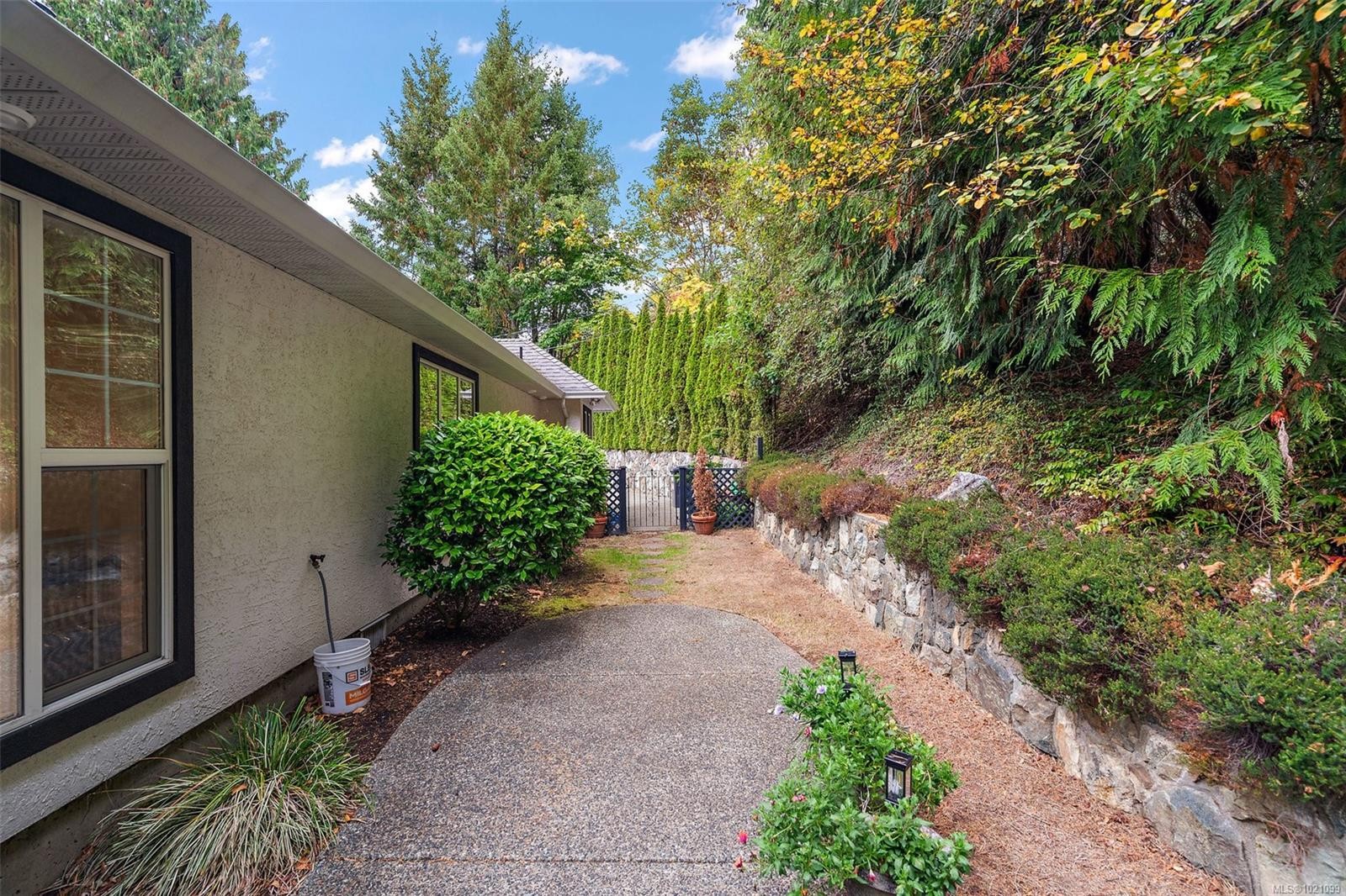 11327 Nitinat Rd, North Saanich, BC