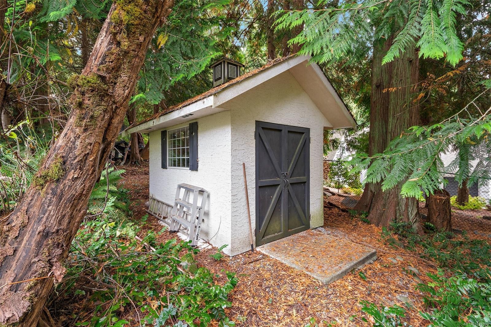 11327 Nitinat Rd, North Saanich, BC