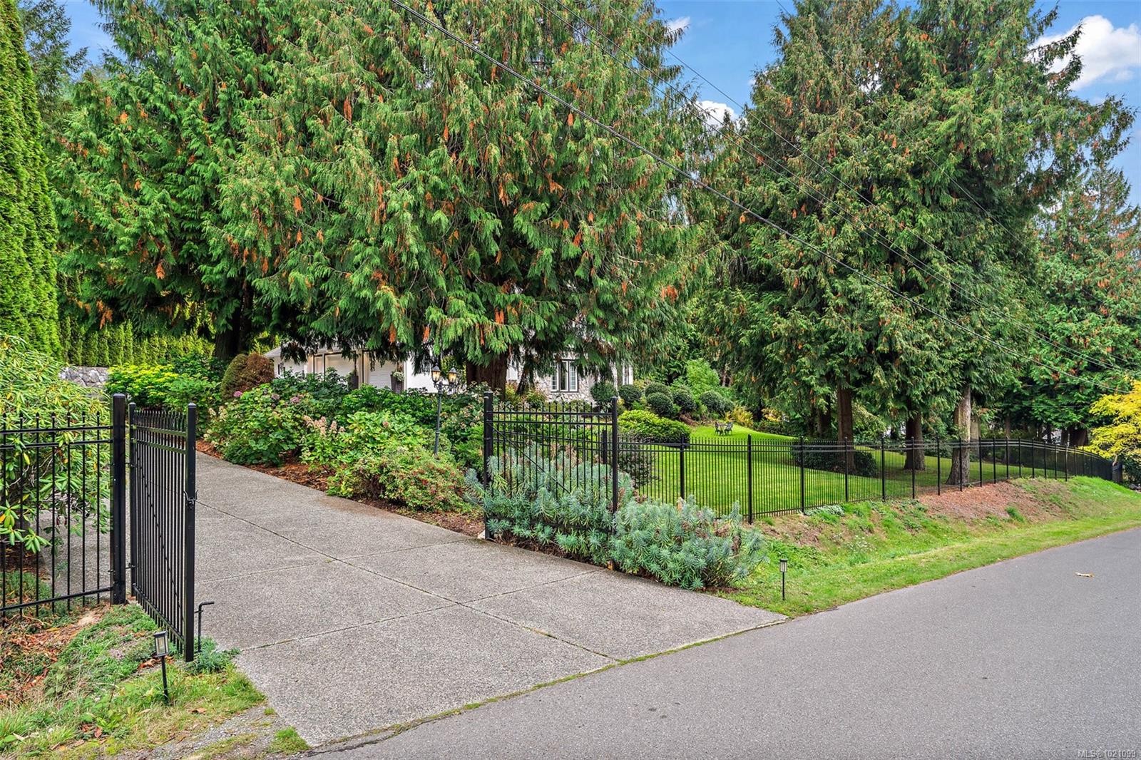 11327 Nitinat Rd, North Saanich, BC