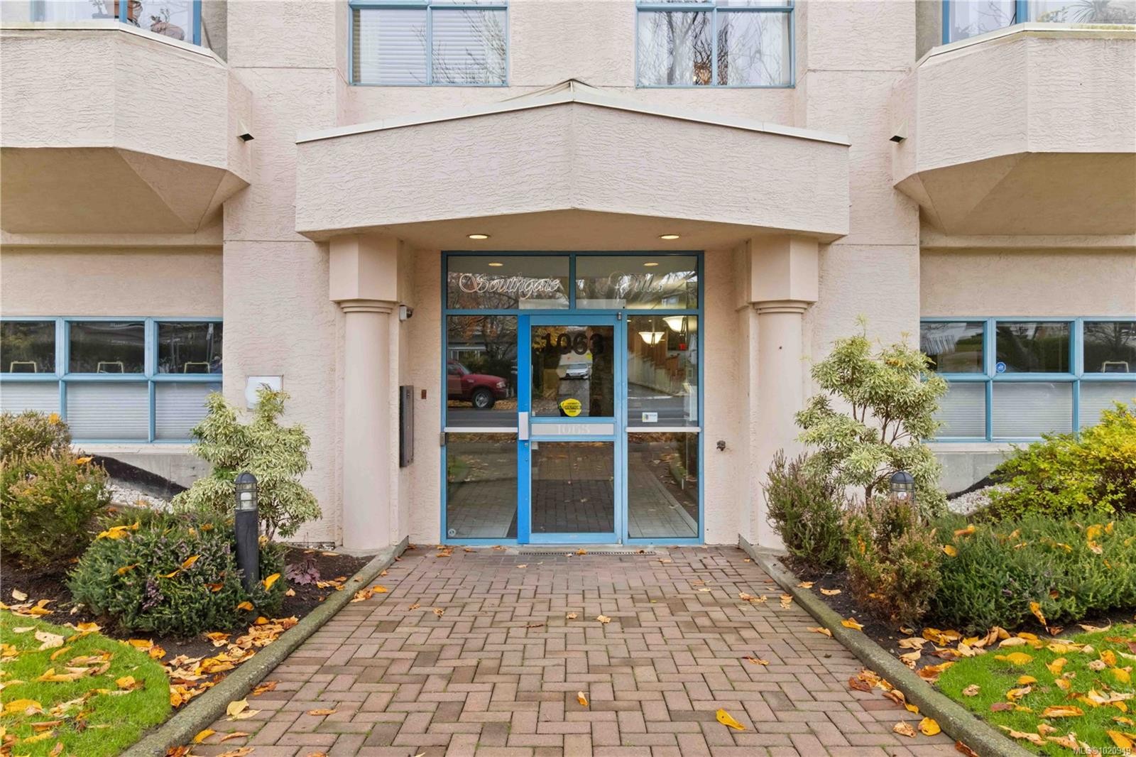 404-1063 Southgate St, Victoria, BC - Outdoor With Exterior