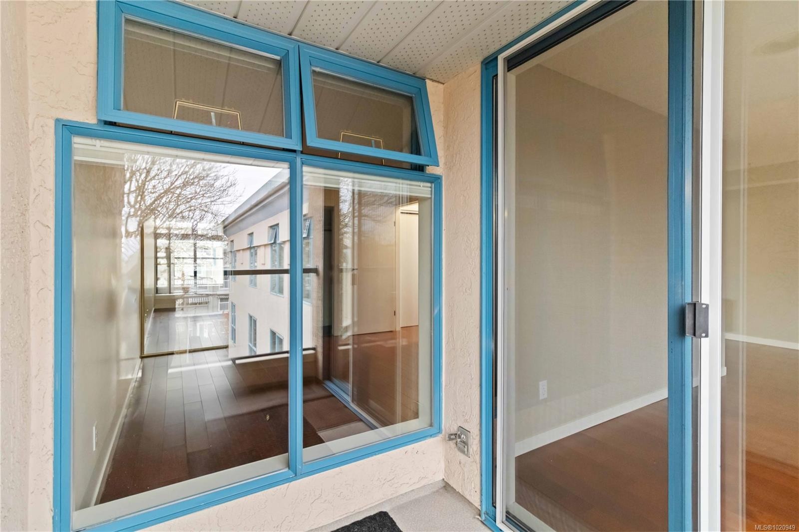 404-1063 Southgate St, Victoria, BC - With Exterior