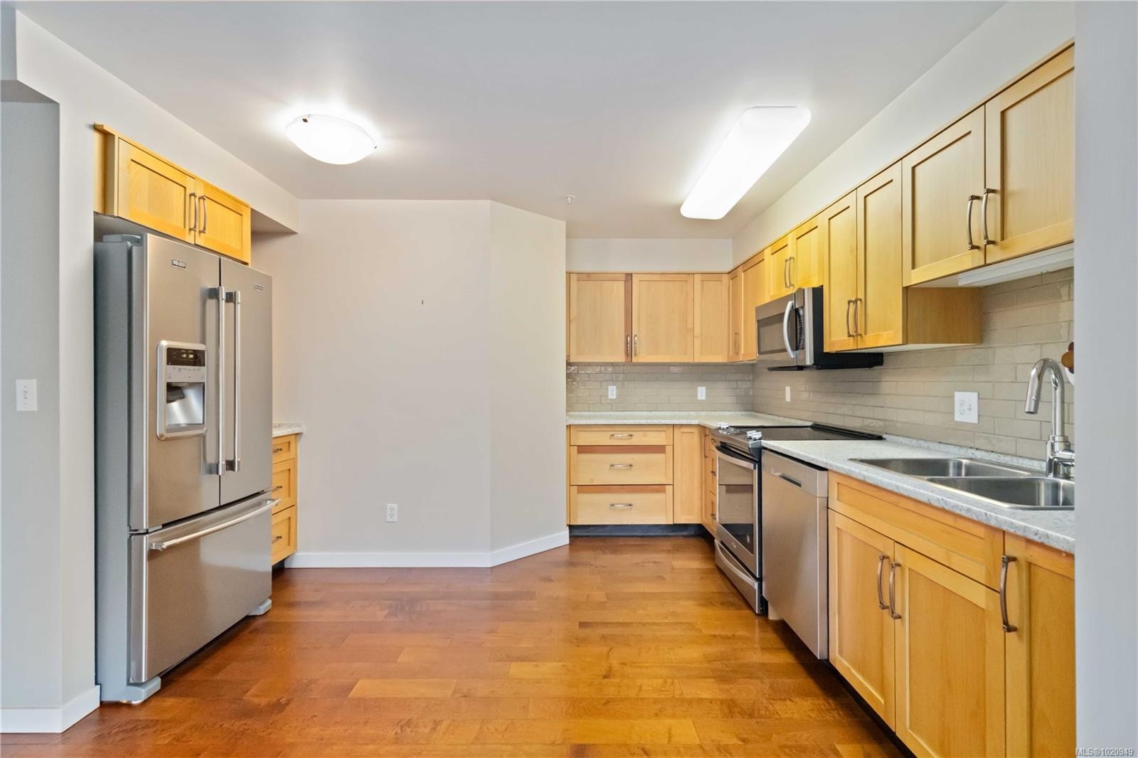404-1063 Southgate St, Victoria, BC - Indoor Photo Showing Kitchen With Stainless Steel Kitchen With Double Sink