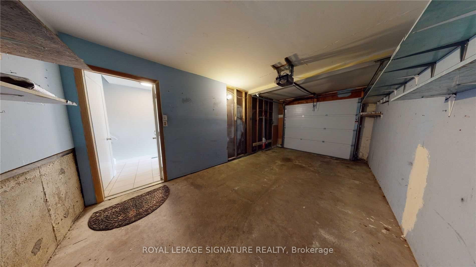43-51 Paulander Drive, Kitchener, ON - Indoor Photo Showing Garage