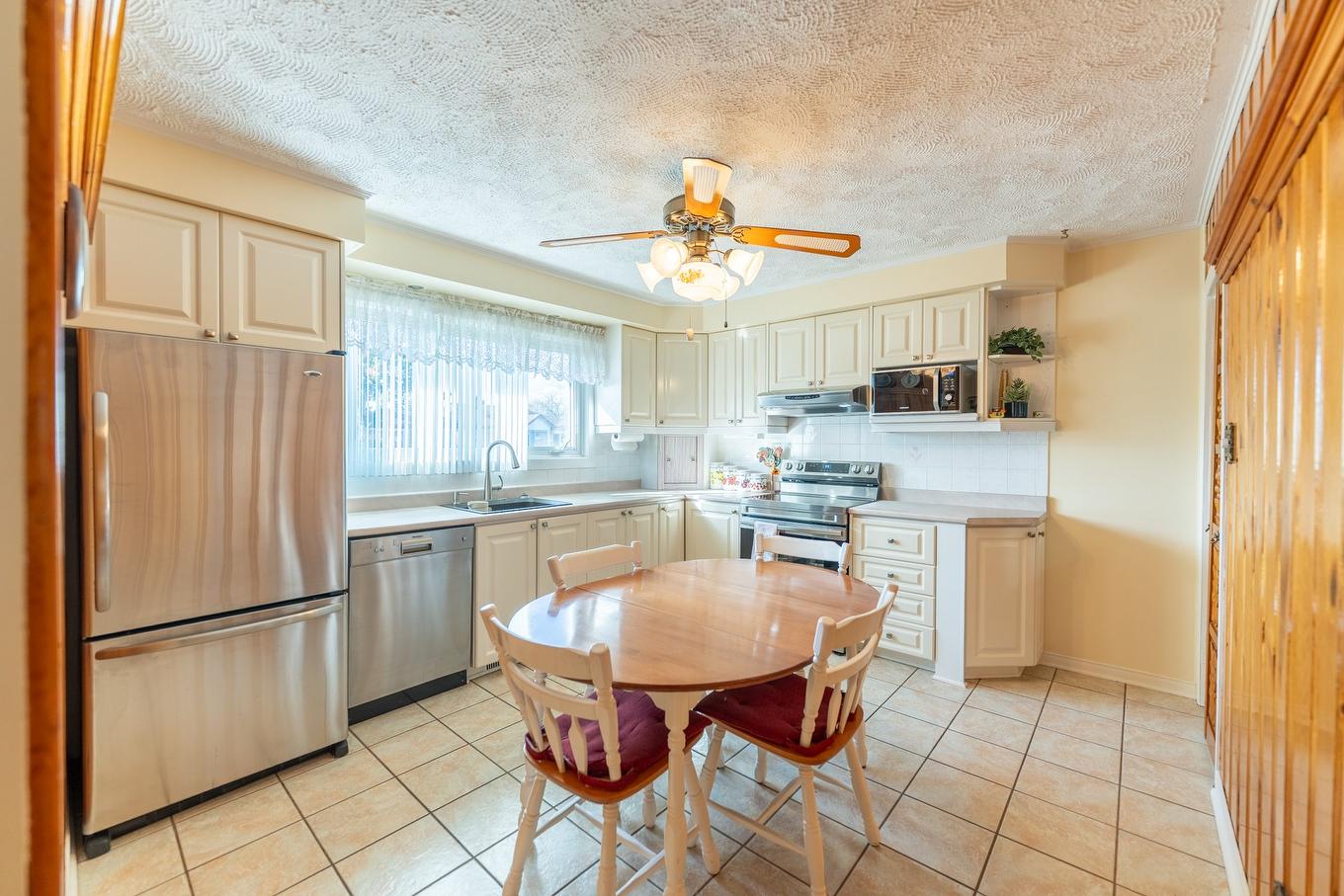 Kitchen - 2559 Rue Joliette, Longueuil (Le Vieux-Longueuil), QC - Indoor