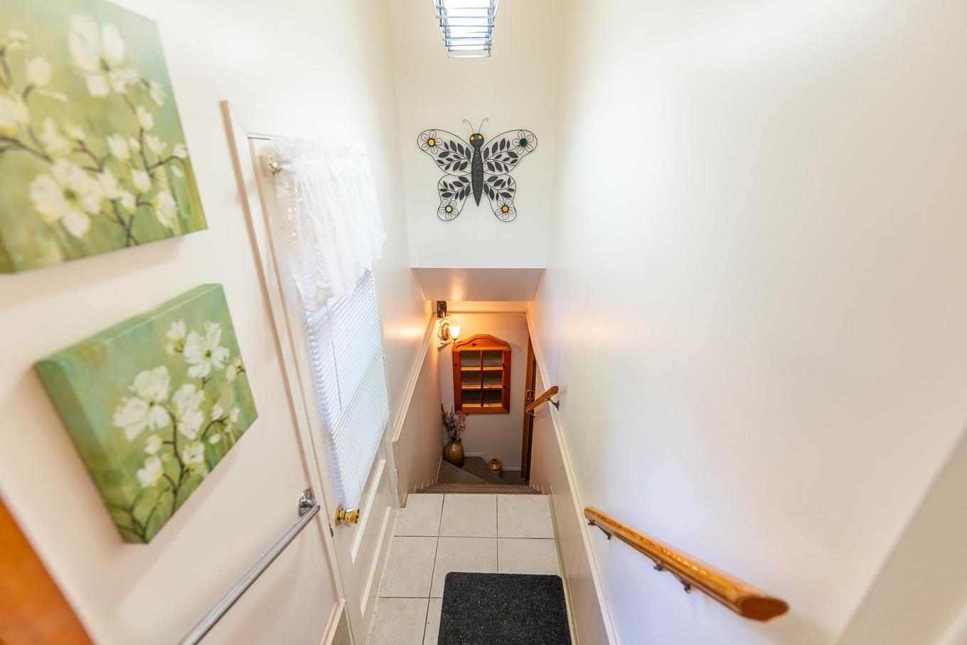 Staircase - 2559 Rue Joliette, Longueuil (Le Vieux-Longueuil), QC - Indoor Photo Showing Other Room