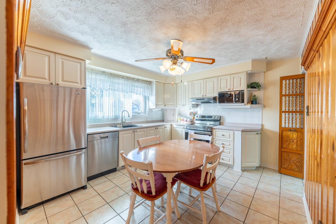 Kitchen - 2559 Rue Joliette, Longueuil (Le Vieux-Longueuil), QC - Indoor