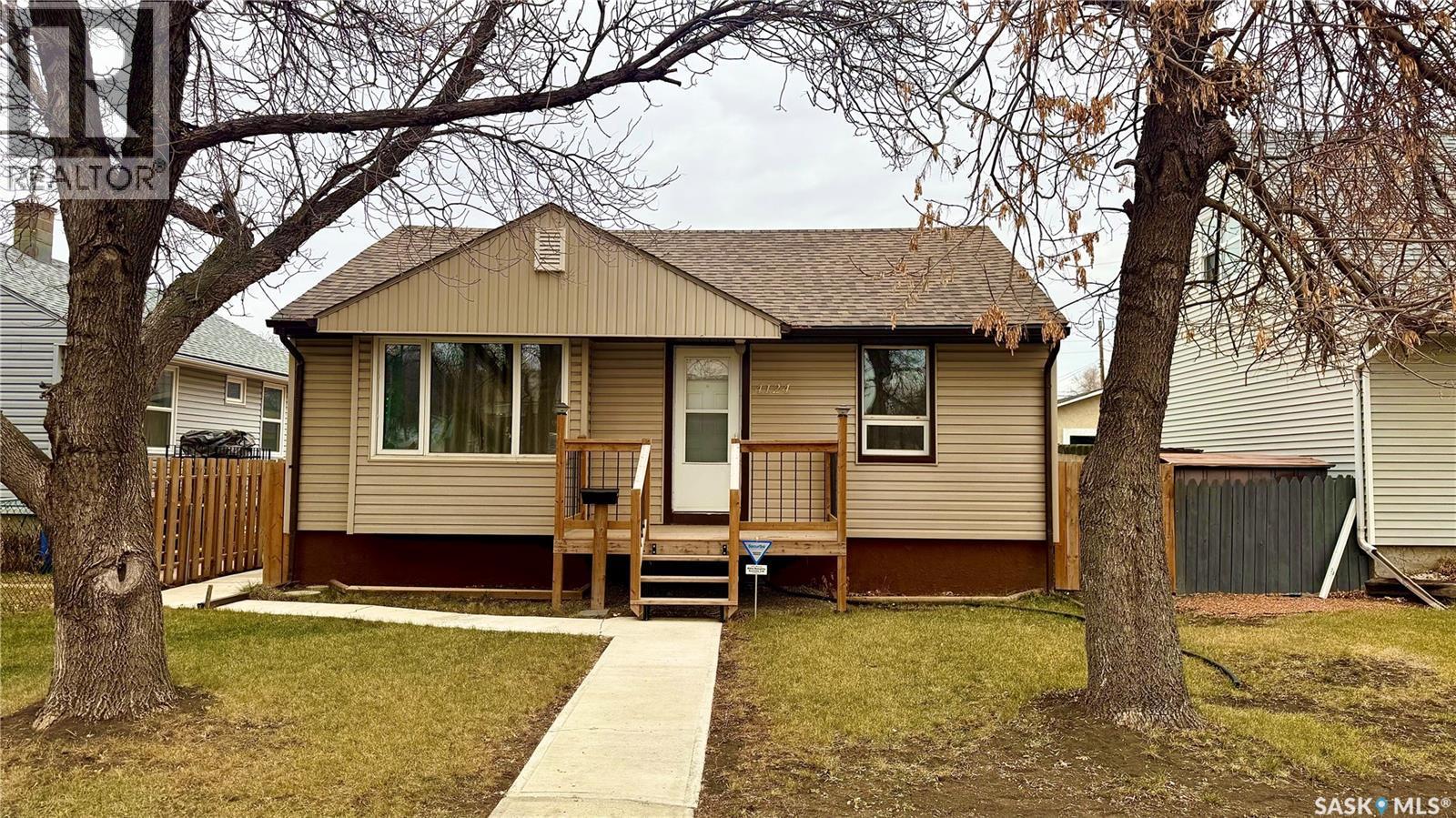 4124 4Th Avenue, Regina, SK - Outdoor