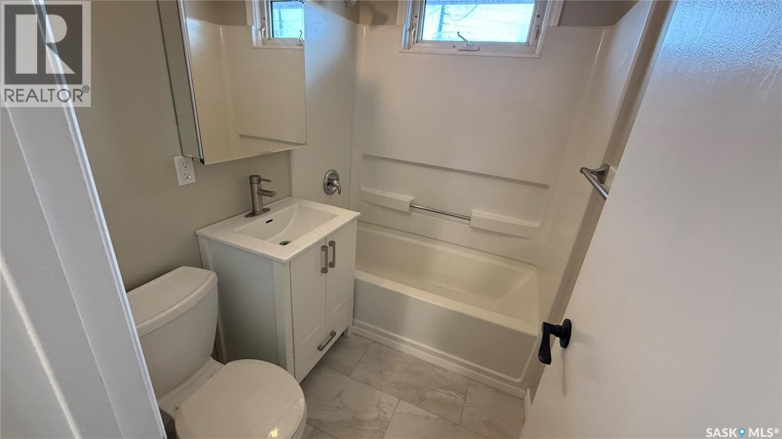 4124 4Th Avenue, Regina, SK - Indoor