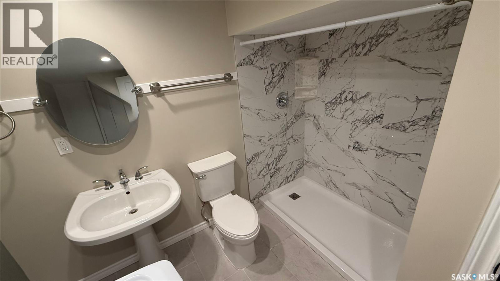 4124 4Th Avenue, Regina, SK - Indoor Photo Showing Bathroom