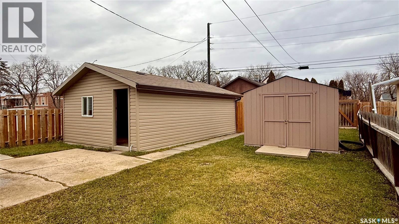 4124 4Th Avenue, Regina, SK - Outdoor