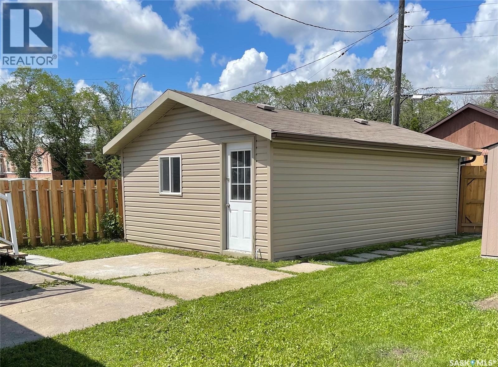 4124 4Th Avenue, Regina, SK - Outdoor