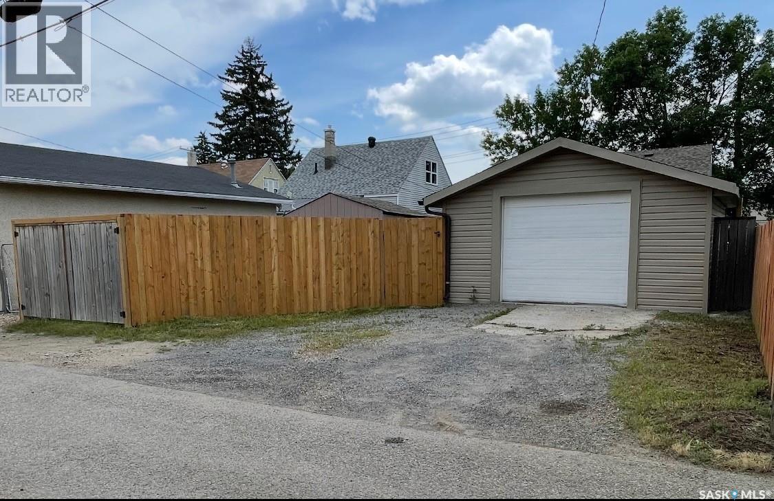 4124 4Th Avenue, Regina, SK - Outdoor