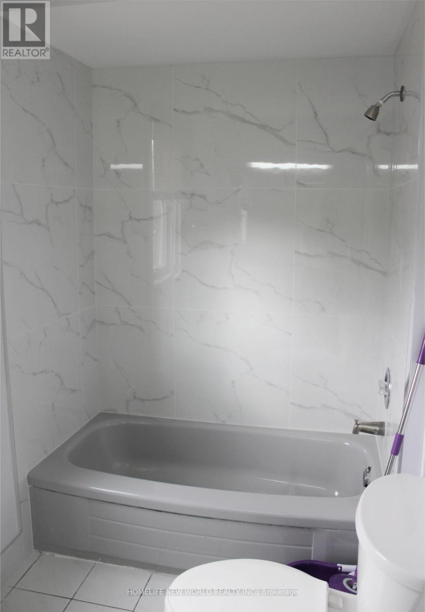 328 Port Royal Trail, Toronto, ON - Indoor Photo Showing Bathroom