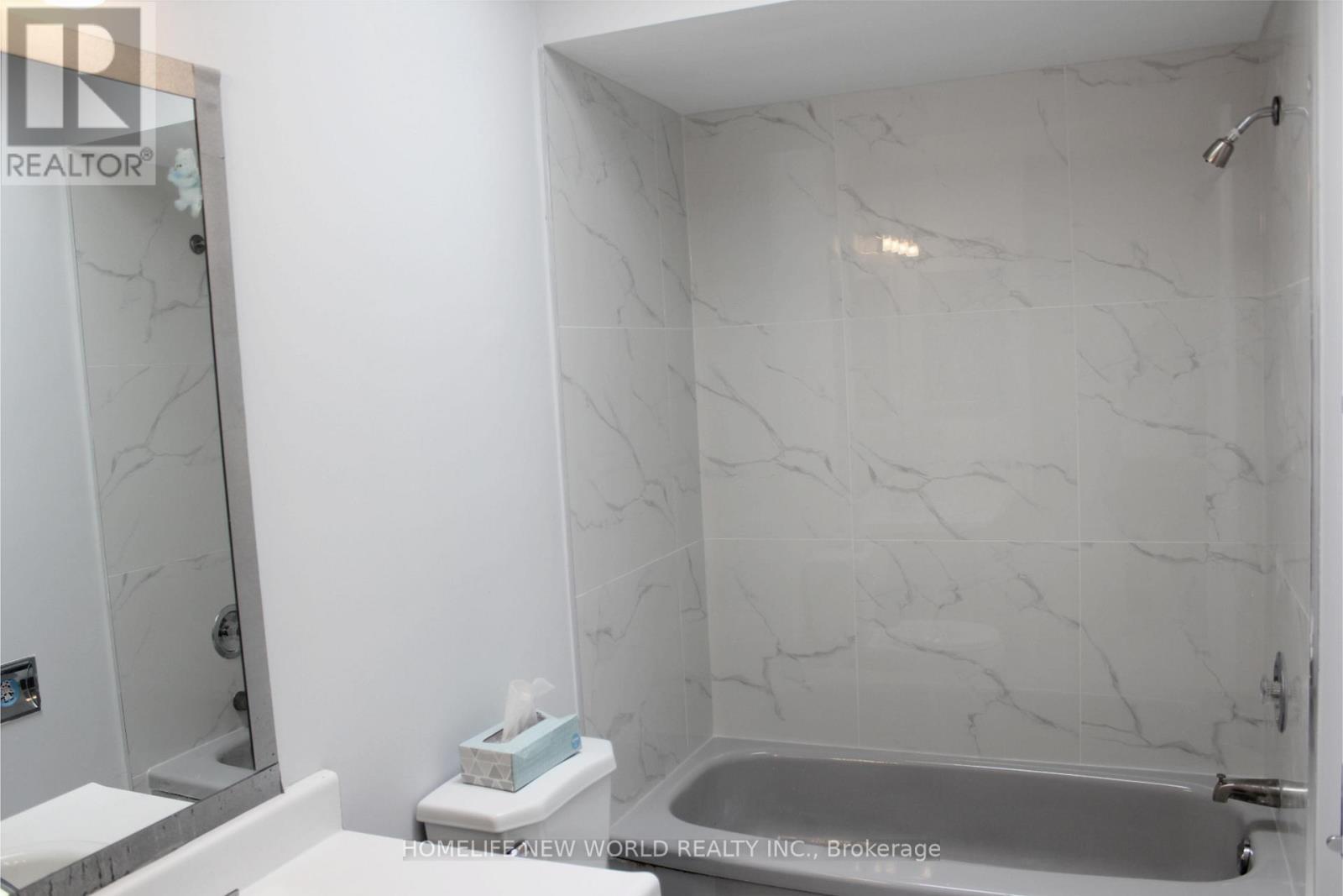 328 Port Royal Trail, Toronto, ON - Indoor Photo Showing Bathroom