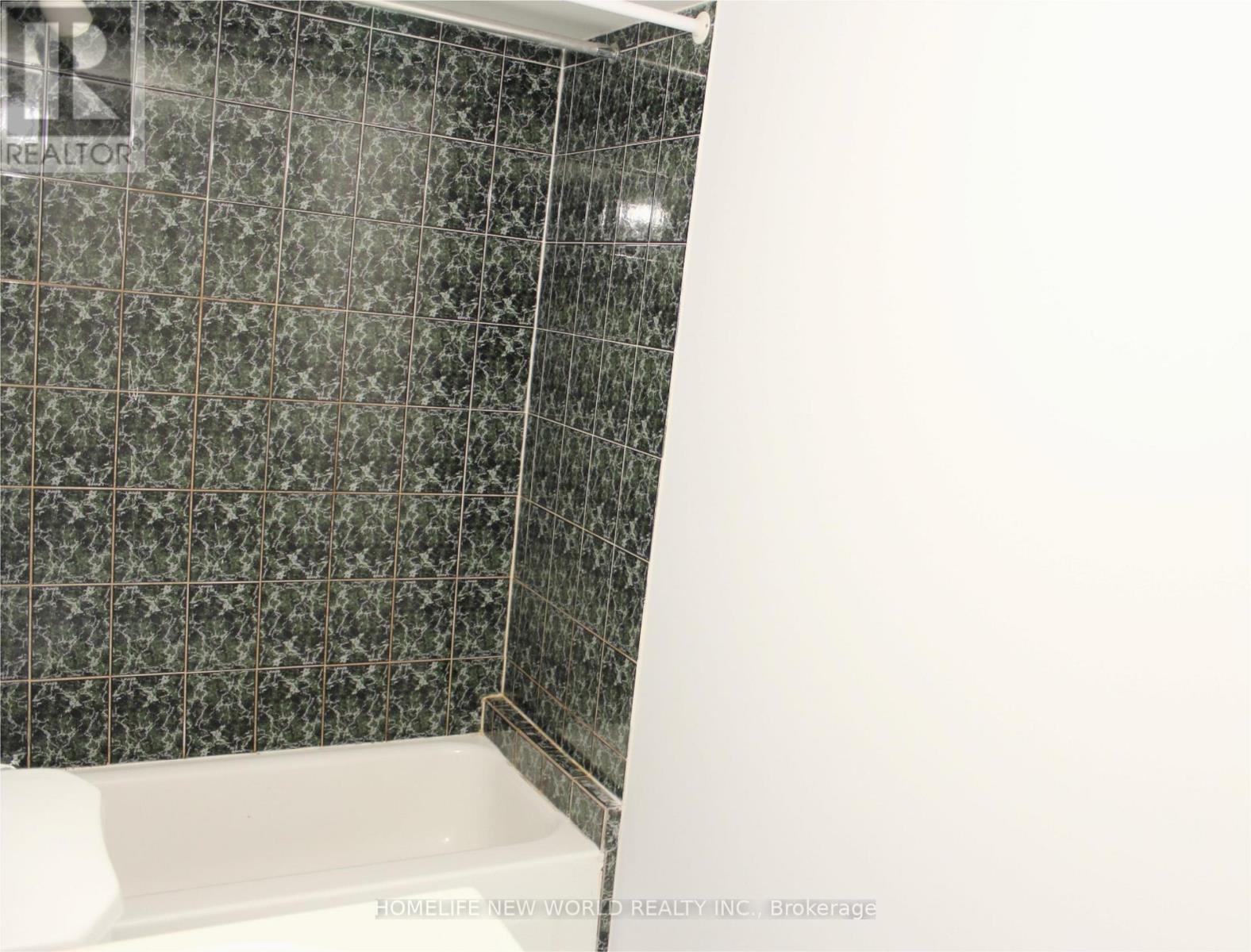 328 Port Royal Trail, Toronto, ON - Indoor Photo Showing Bathroom