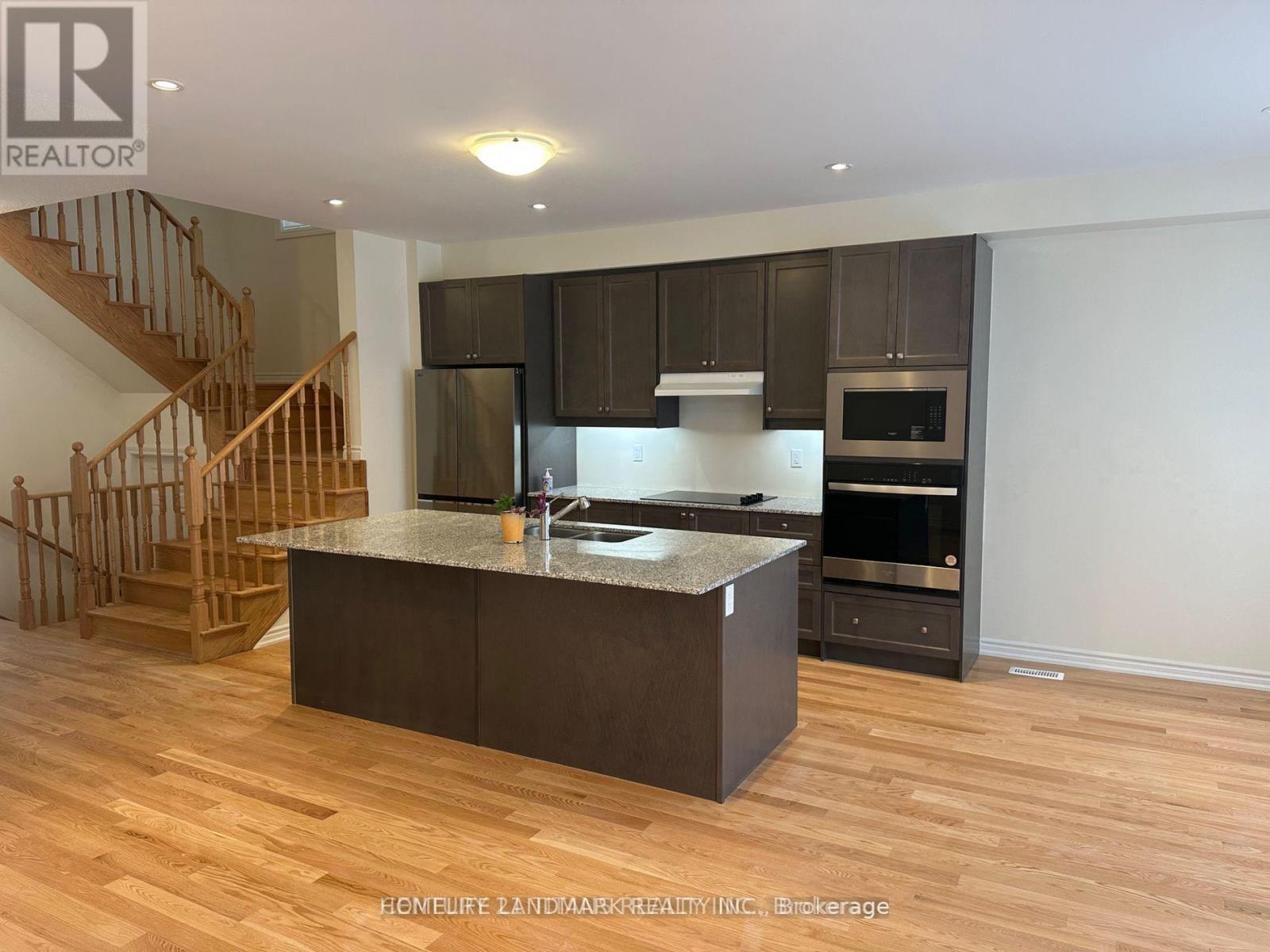 Upper - 1131 Plymouth Drive, Oshawa, ON - Indoor Photo Showing Kitchen With Double Sink With Upgraded Kitchen