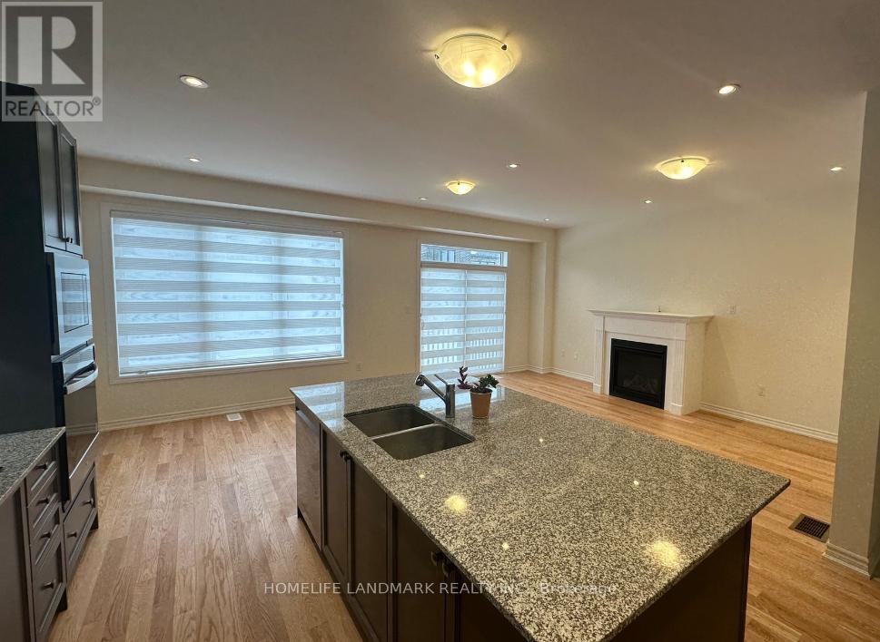 Upper - 1131 Plymouth Drive, Oshawa, ON - Indoor Photo Showing Kitchen With Double Sink