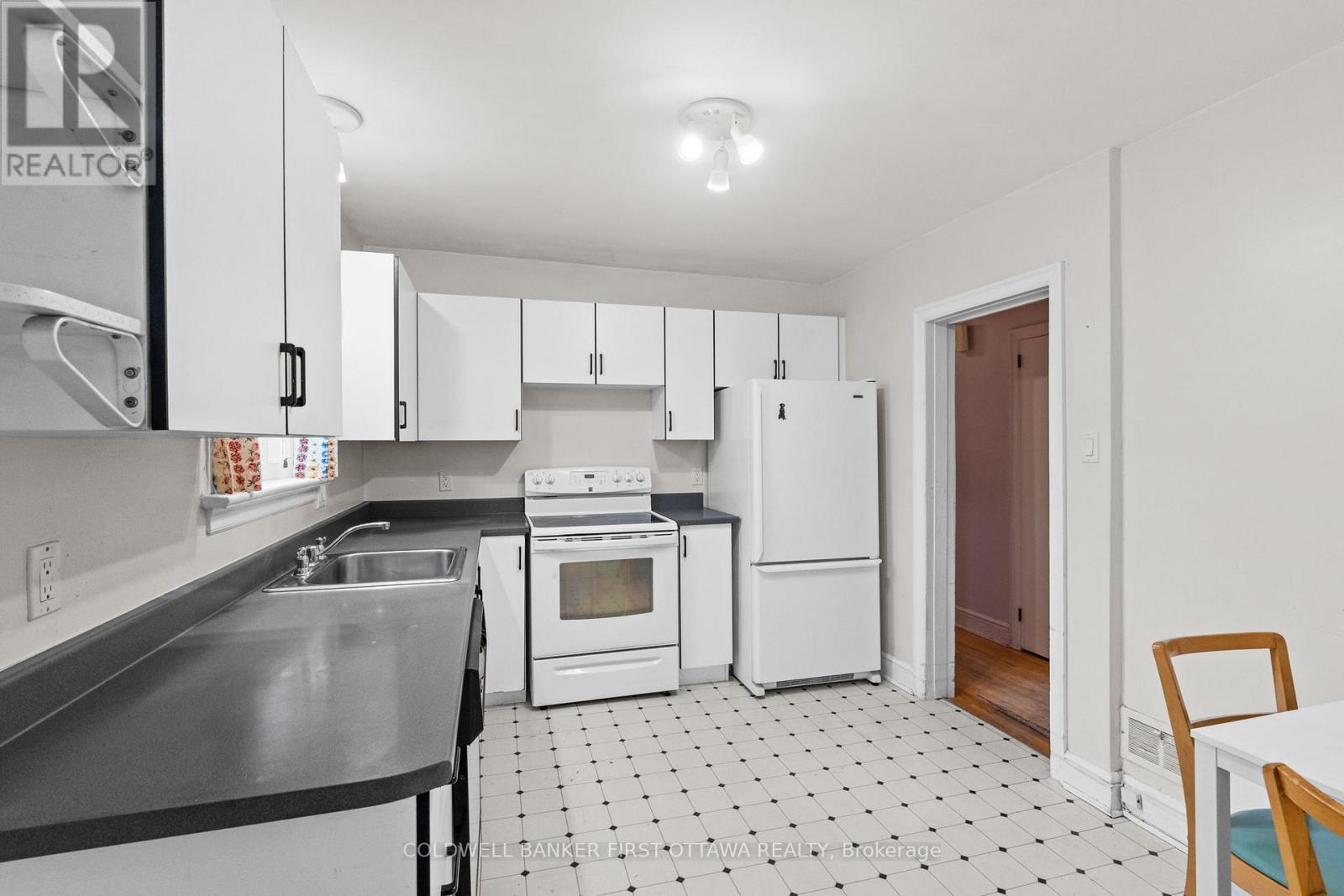 1914 Norwood Avenue, Ottawa, ON - Indoor Photo Showing Kitchen