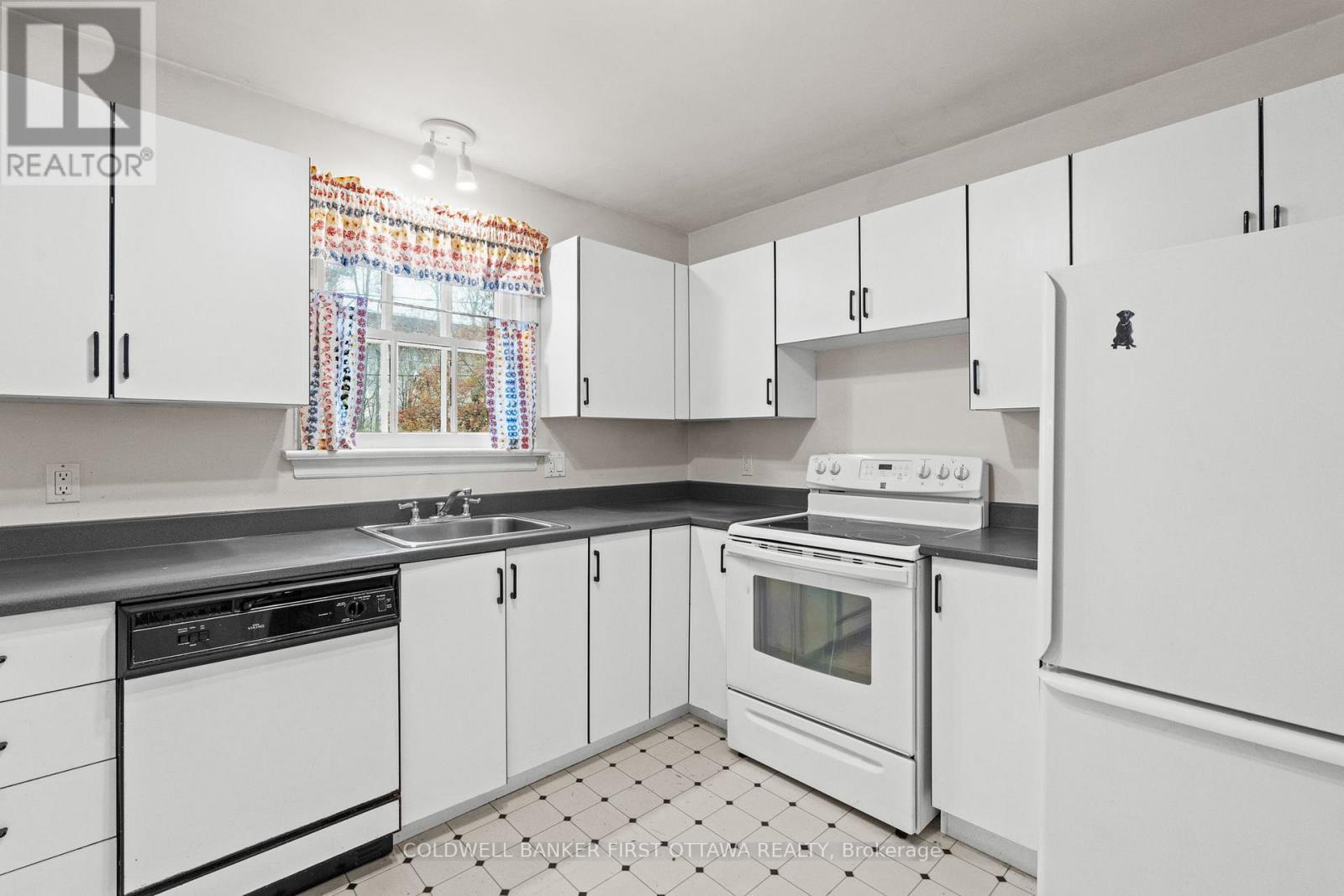 1914 Norwood Avenue, Ottawa, ON - Indoor Photo Showing Kitchen