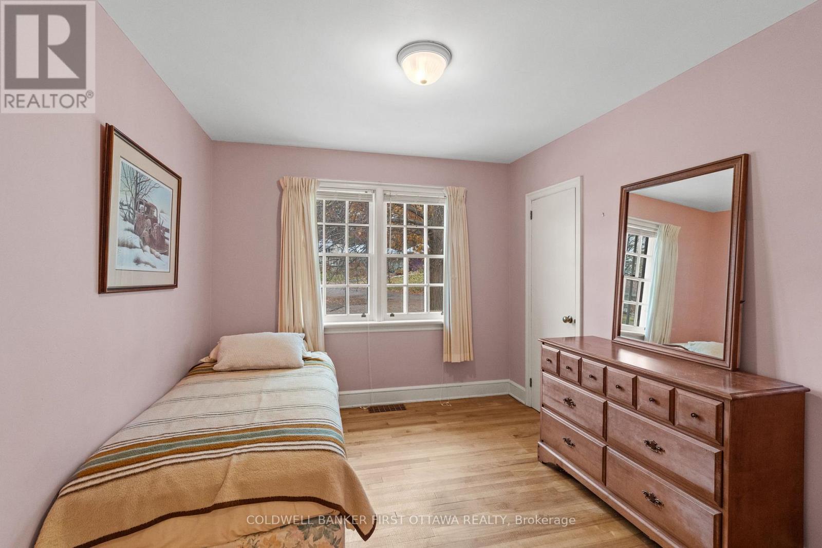 1914 Norwood Avenue, Ottawa, ON - Indoor Photo Showing Bedroom