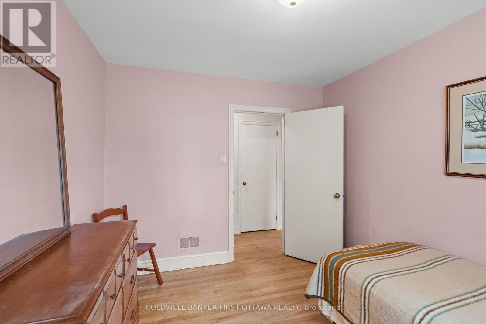 1914 Norwood Avenue, Ottawa, ON - Indoor Photo Showing Bedroom