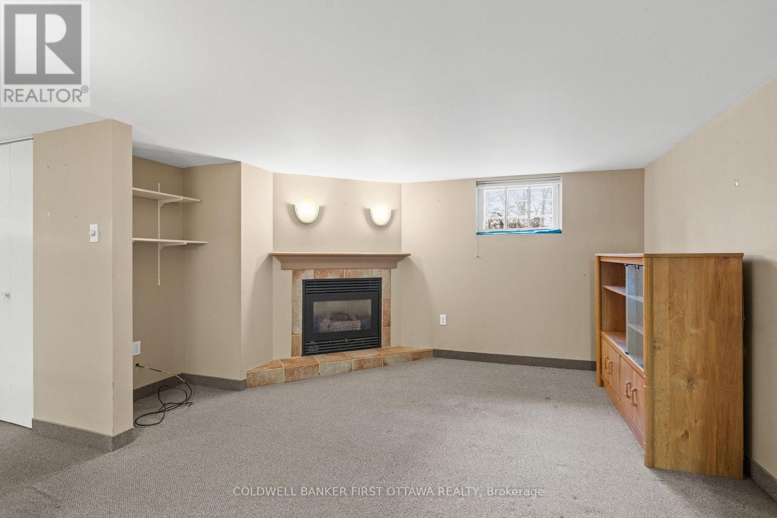 1914 Norwood Avenue, Ottawa, ON - Indoor With Fireplace