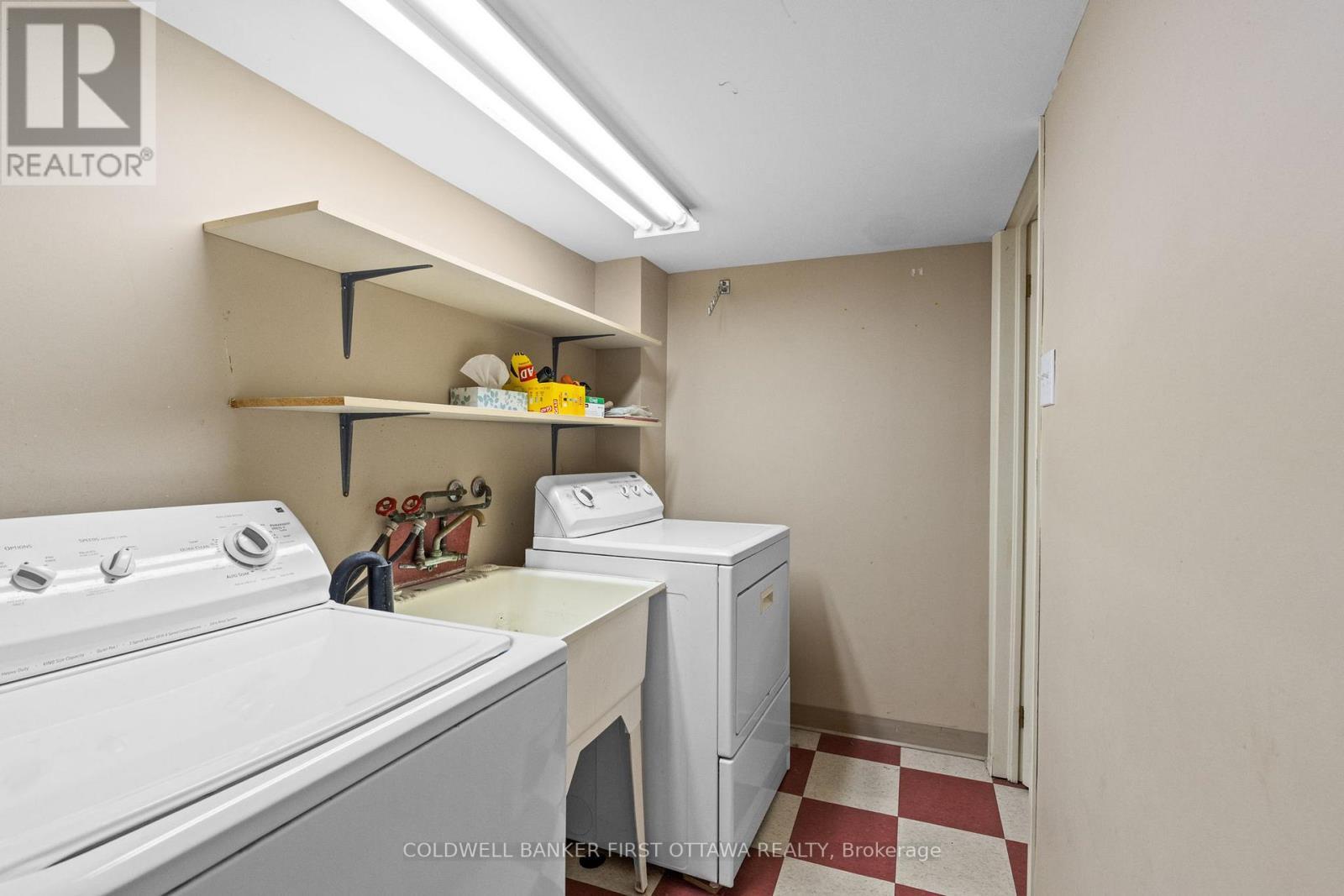 1914 Norwood Avenue, Ottawa, ON - Indoor Photo Showing Laundry Room