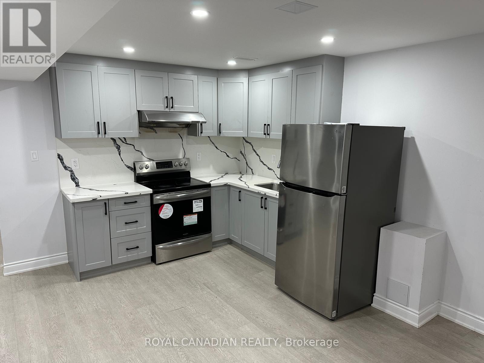 Bsmt - 15 Fordham Road, Brampton, ON - Indoor Photo Showing Kitchen