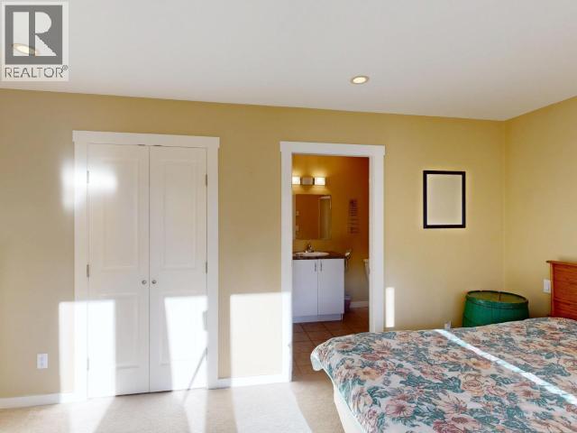 3004 Pebble Beach Road, Powell River, BC - Indoor Photo Showing Bedroom