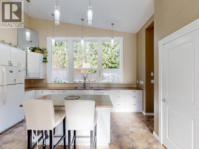 3004 Pebble Beach Road, Powell River, BC - Indoor Photo Showing Kitchen With Double Sink