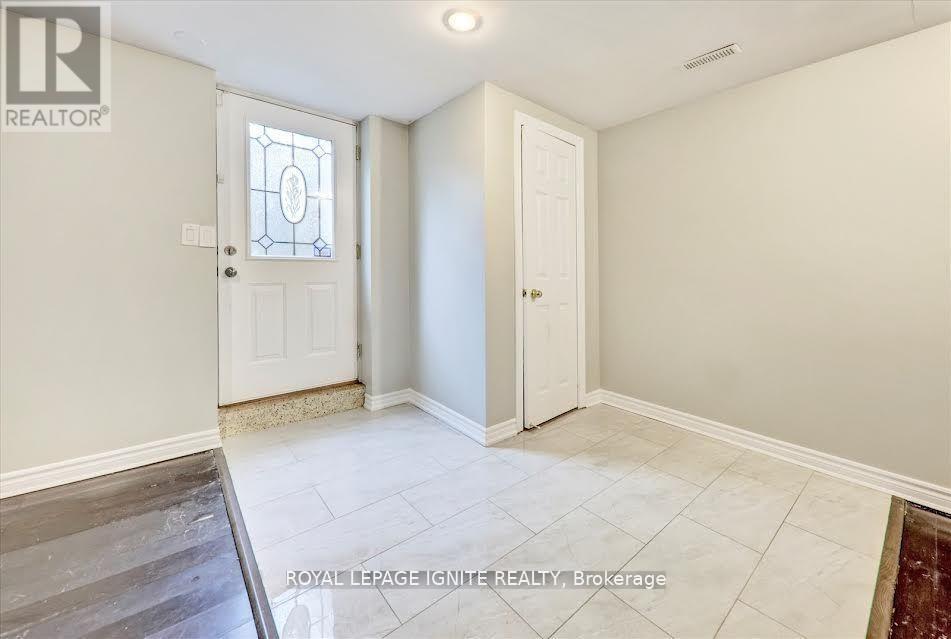 Bsmt - 36 Hillside Drive, Brampton, ON - Indoor Photo Showing Other Room