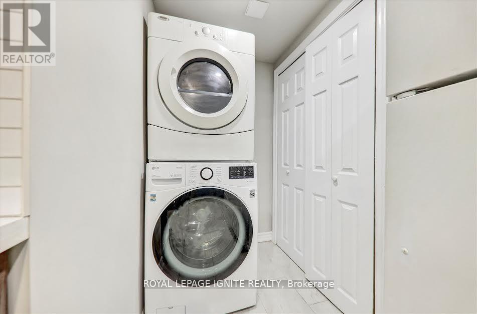 Bsmt - 36 Hillside Drive, Brampton, ON - Indoor Photo Showing Laundry Room