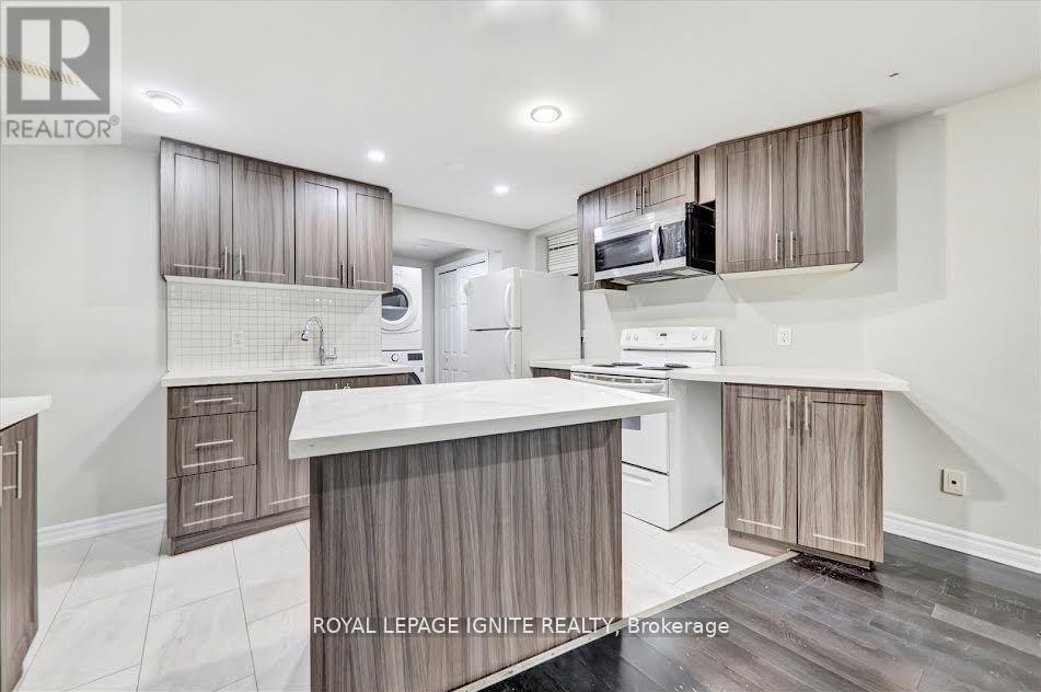 Bsmt - 36 Hillside Drive, Brampton, ON - Indoor Photo Showing Kitchen
