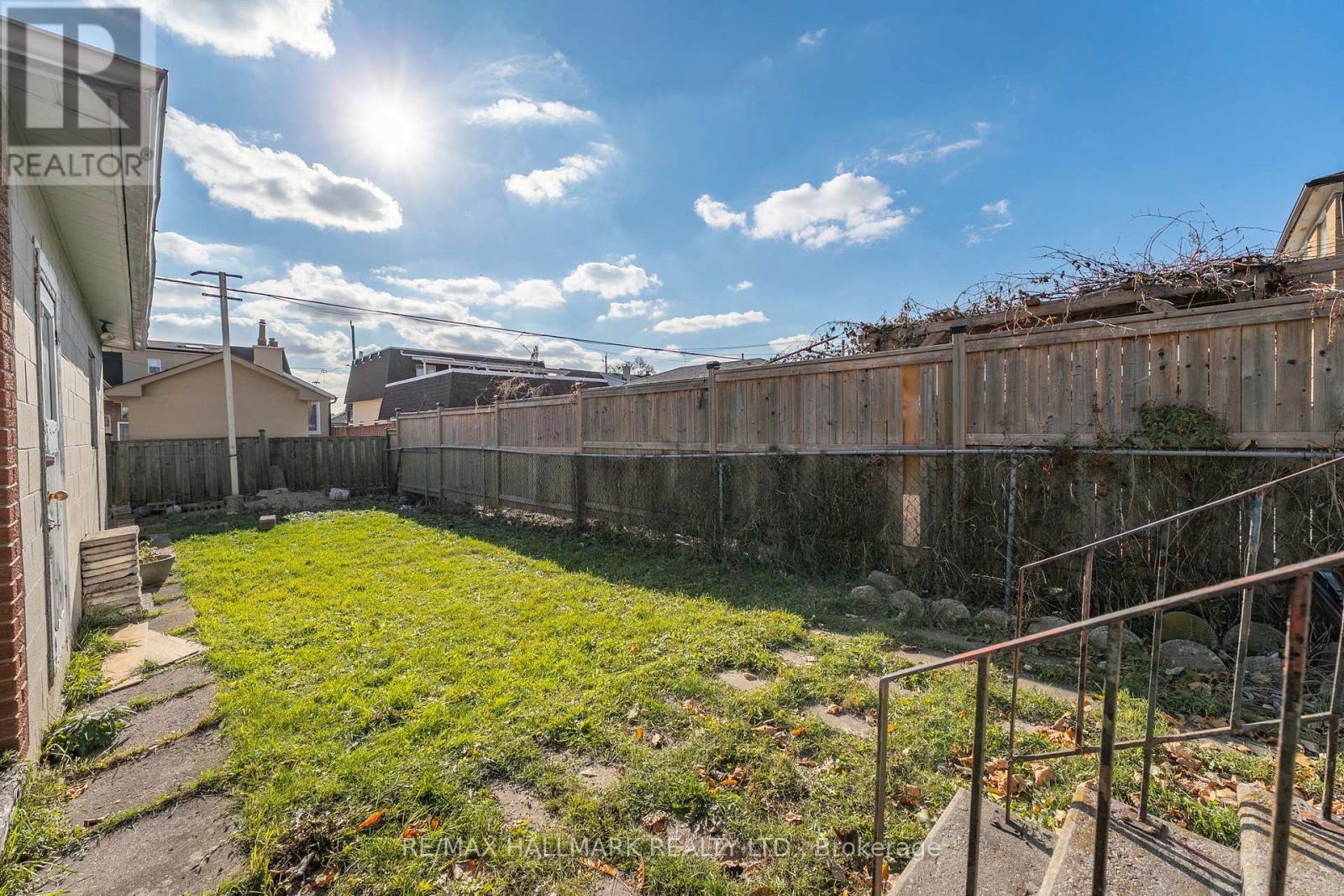 25 Falstaff Avenue, Toronto, ON - Outdoor