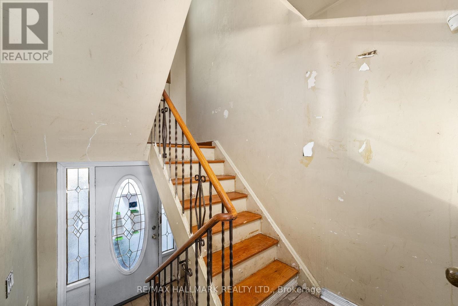 25 Falstaff Avenue, Toronto, ON - Indoor Photo Showing Other Room