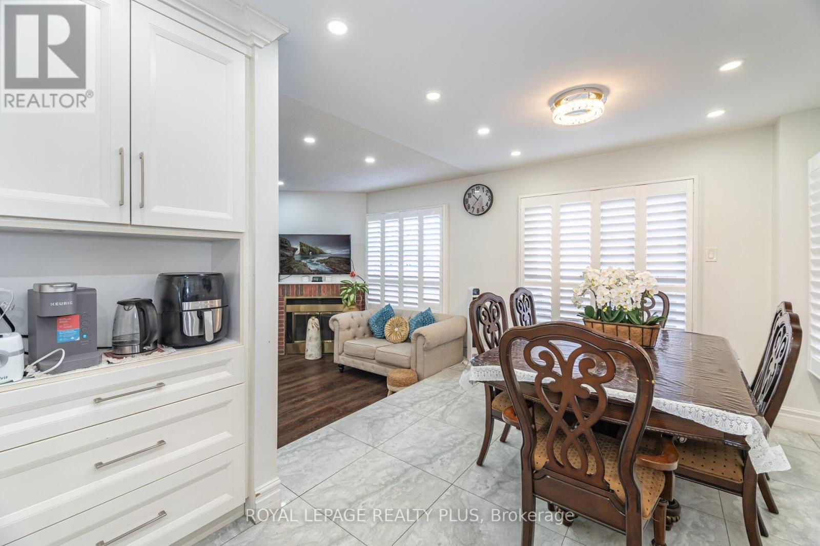 4635 Regents Terrace, Mississauga, ON - Indoor Photo Showing Dining Room
