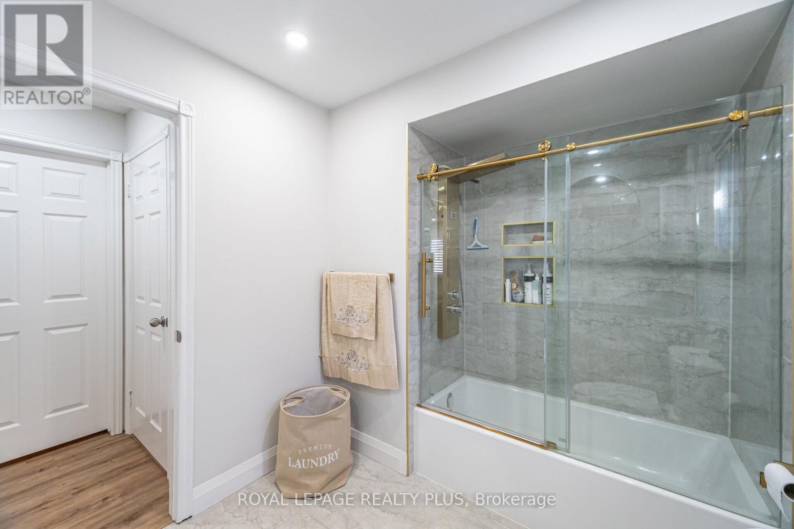 4635 Regents Terrace, Mississauga, ON - Indoor Photo Showing Bathroom
