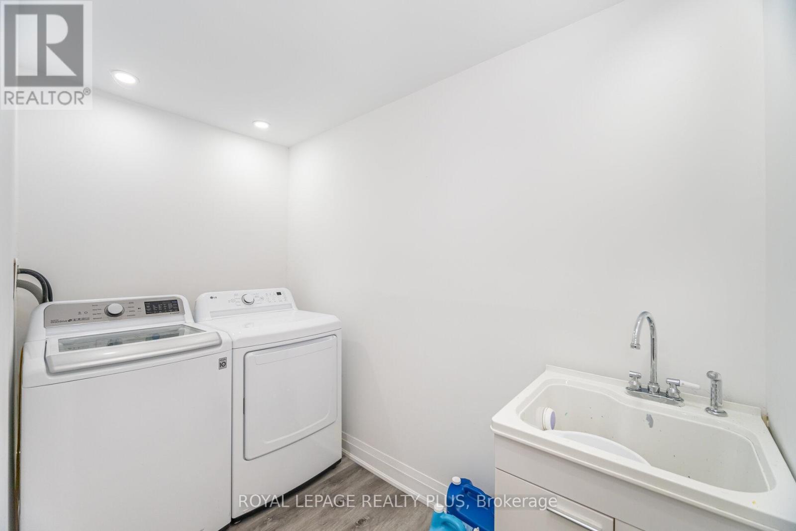 4635 Regents Terrace, Mississauga, ON - Indoor Photo Showing Laundry Room