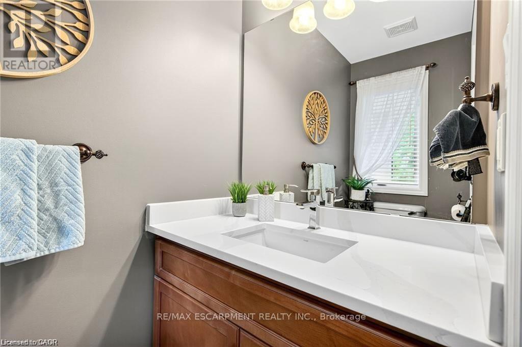 Main Floor 2 Piece Bath - 39 Wilbur Drive, Hamilton, ON - Indoor Photo Showing Bathroom