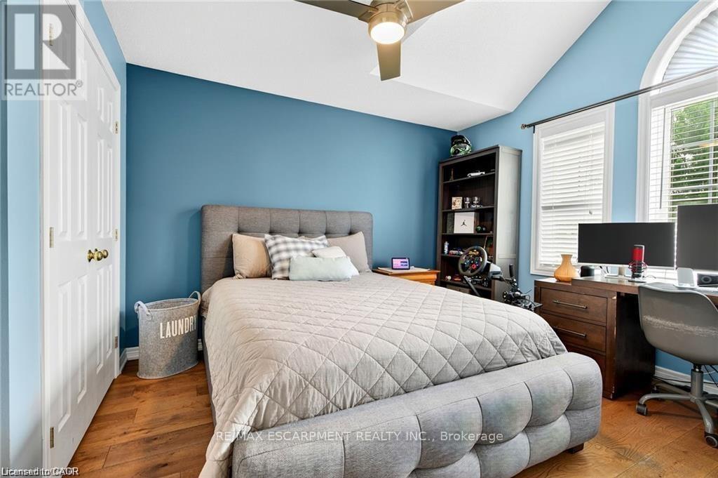 Bedroom 1 - 39 Wilbur Drive, Hamilton, ON - Indoor Photo Showing Bedroom