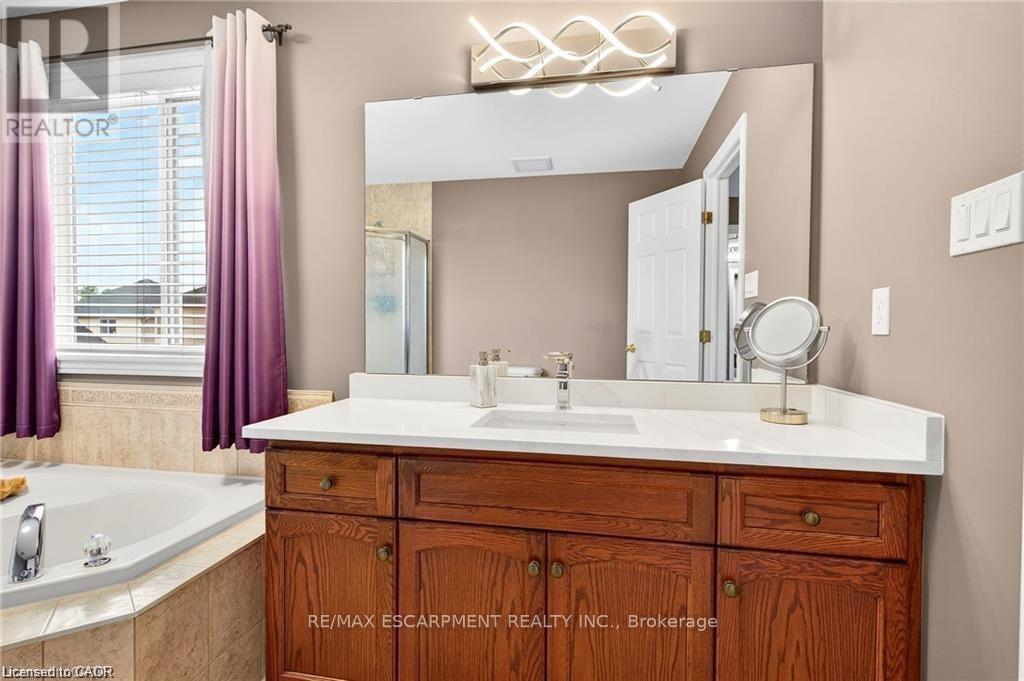 Primary ensuite - 39 Wilbur Drive, Hamilton, ON - Indoor Photo Showing Bathroom