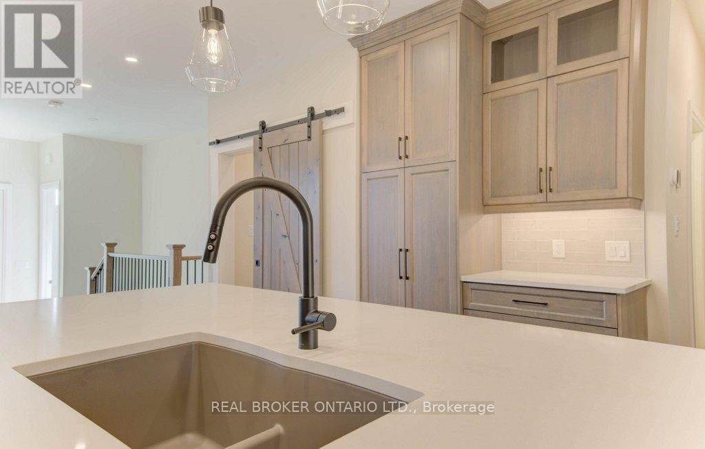 80 South Parkwood Boulevard, Woolwich, ON - Indoor Photo Showing Kitchen