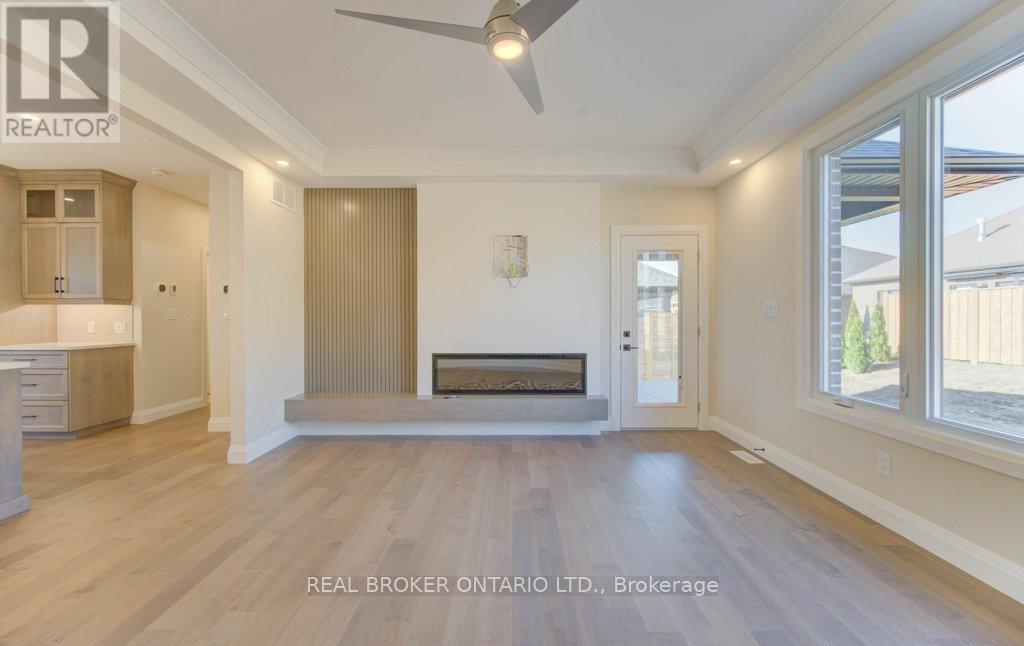 80 South Parkwood Boulevard, Woolwich, ON - Indoor With Fireplace