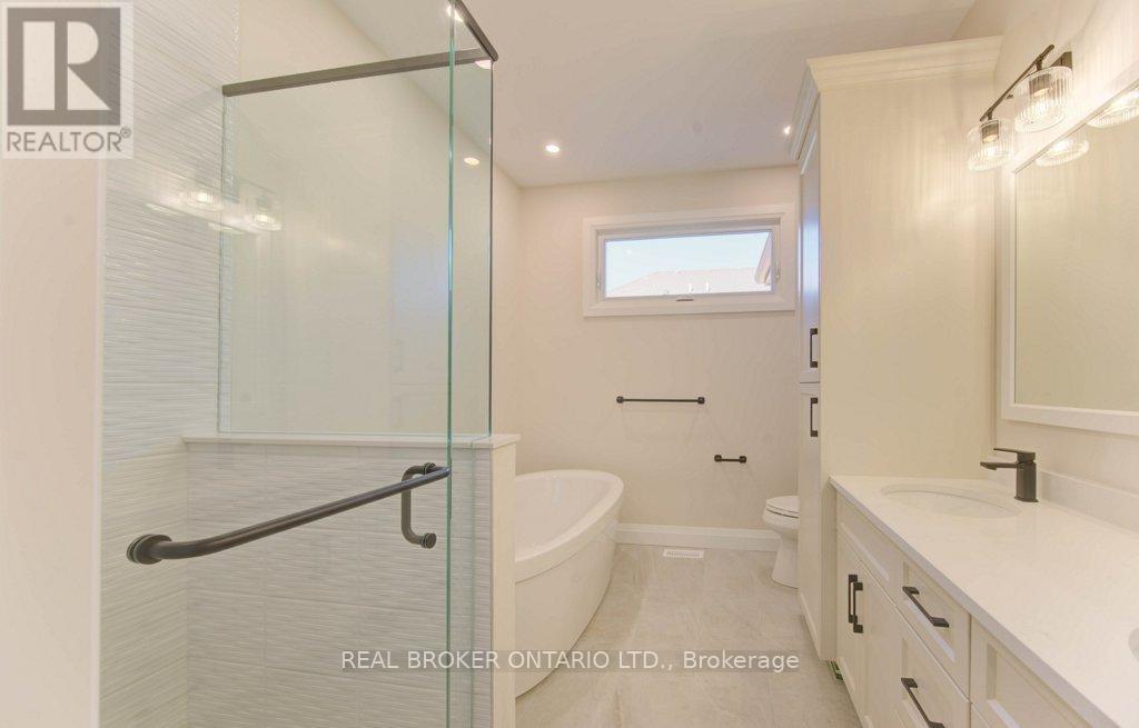 80 South Parkwood Boulevard, Woolwich, ON - Indoor Photo Showing Bathroom